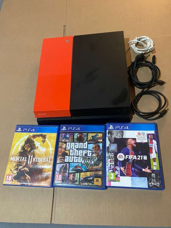 BOXED PS4 PRO CONSOLE* 1TH HDD*MODEL:CUH-1216B*3 GAMES *2 SONY CONTROLLERS*GOOD CONDITION